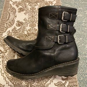 ECCO Black Leather Wedge Boots Silver Buckles Size 38 Size 7 Winter Boot